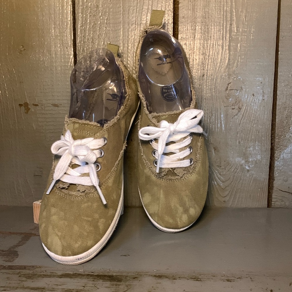 Rocket Dog Distressed Lace Up Sneakers